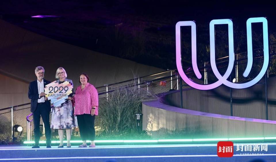 己仿佛置身 己仿佛置身